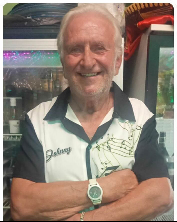 Picture of Jonny Coster, the real East Frisian singer at Cafe Marlene and many other venues in Gran Canaria. Johnny's repertoire is very versatile. Johnny sings German Schlager as well as international hits. But he is particularly fond of country music. Johnny is already part of the Cafe Marlene inventory